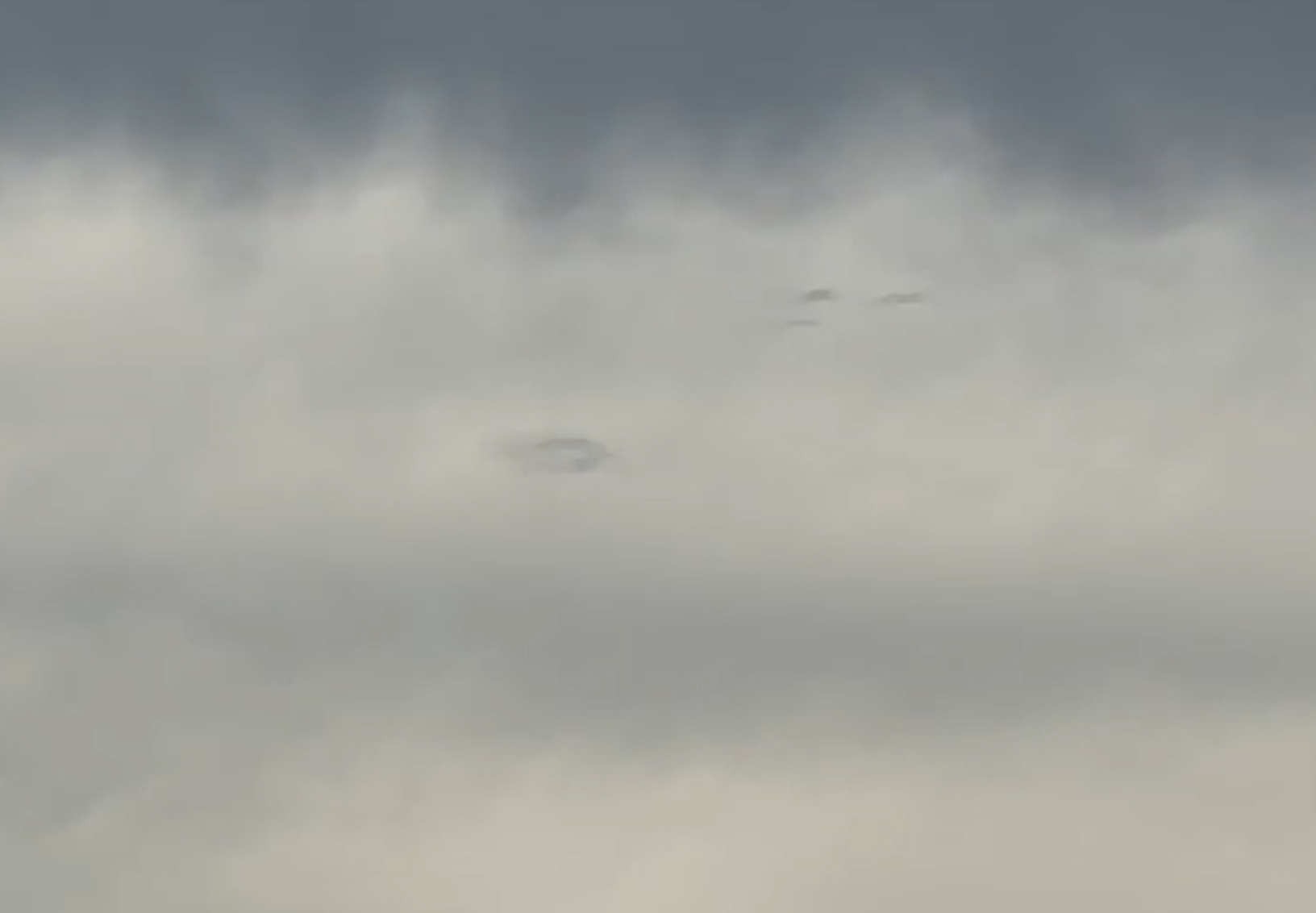 UFO ? ผอ.รพ.สต. ถ่ายวัตถุปริศนา 4 ลำ เหนือท้องฟ้าขอนแก่น ชมคลิปที่นี่ UFO ? ผอ.รพ.สต. ถ่ายวัตถุปริศนา 4 ลำ เหนือท้องฟ้าขอนแก่น ชมคลิปที่นี่