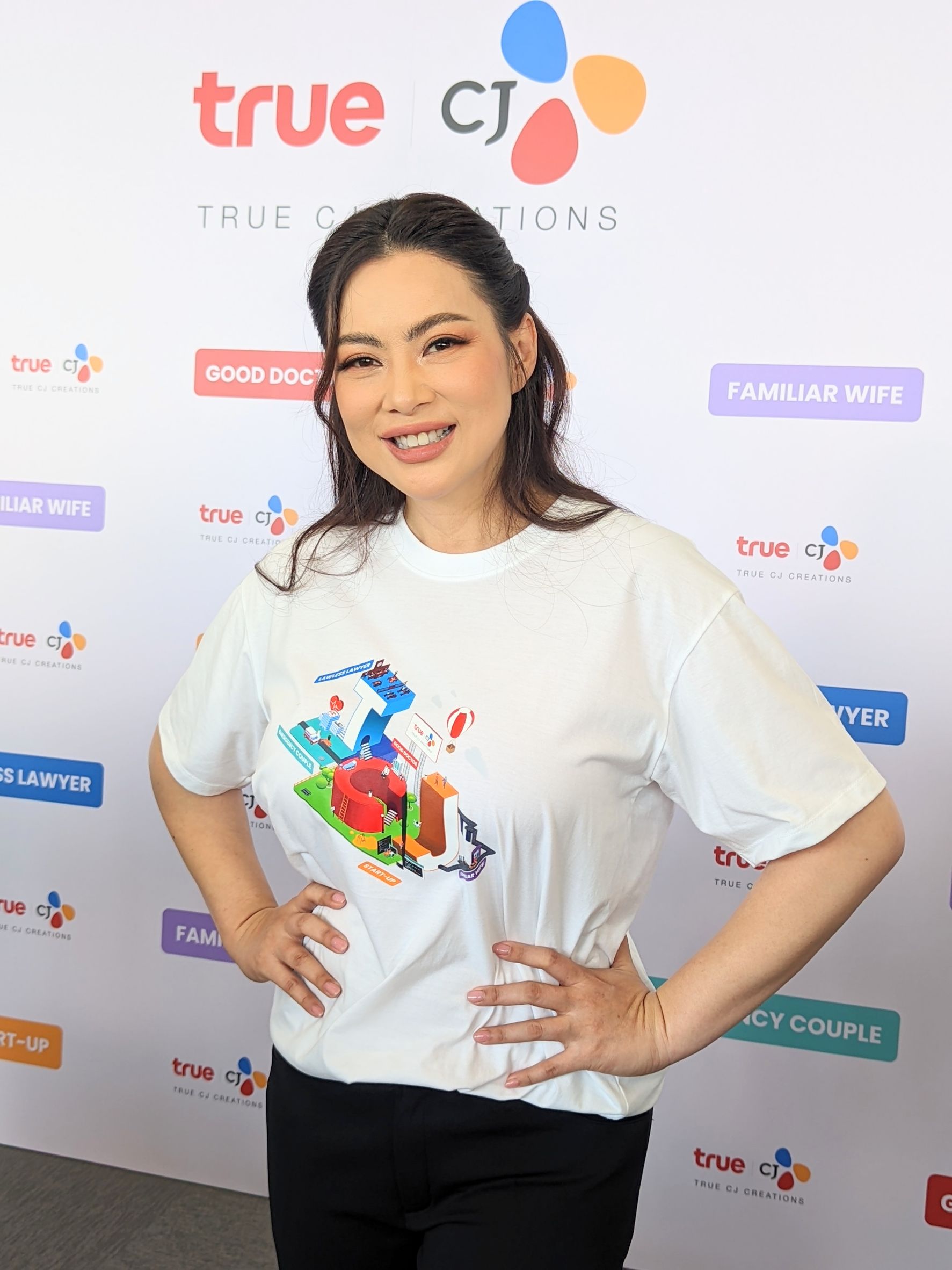 บุ๋ม ปนัดดา เดินหน้าทำงานหลังคลอด น้องอเล็กซ์ พร้อมฝากสื่อมวลชนพาลูกชายเข้าวงการ บุ๋ม ปนัดดา เดินหน้าทำงานหลังคลอด น้องอเล็กซ์ พร้อมฝากสื่อมวลชนพาลูกชายเข้าวงการ