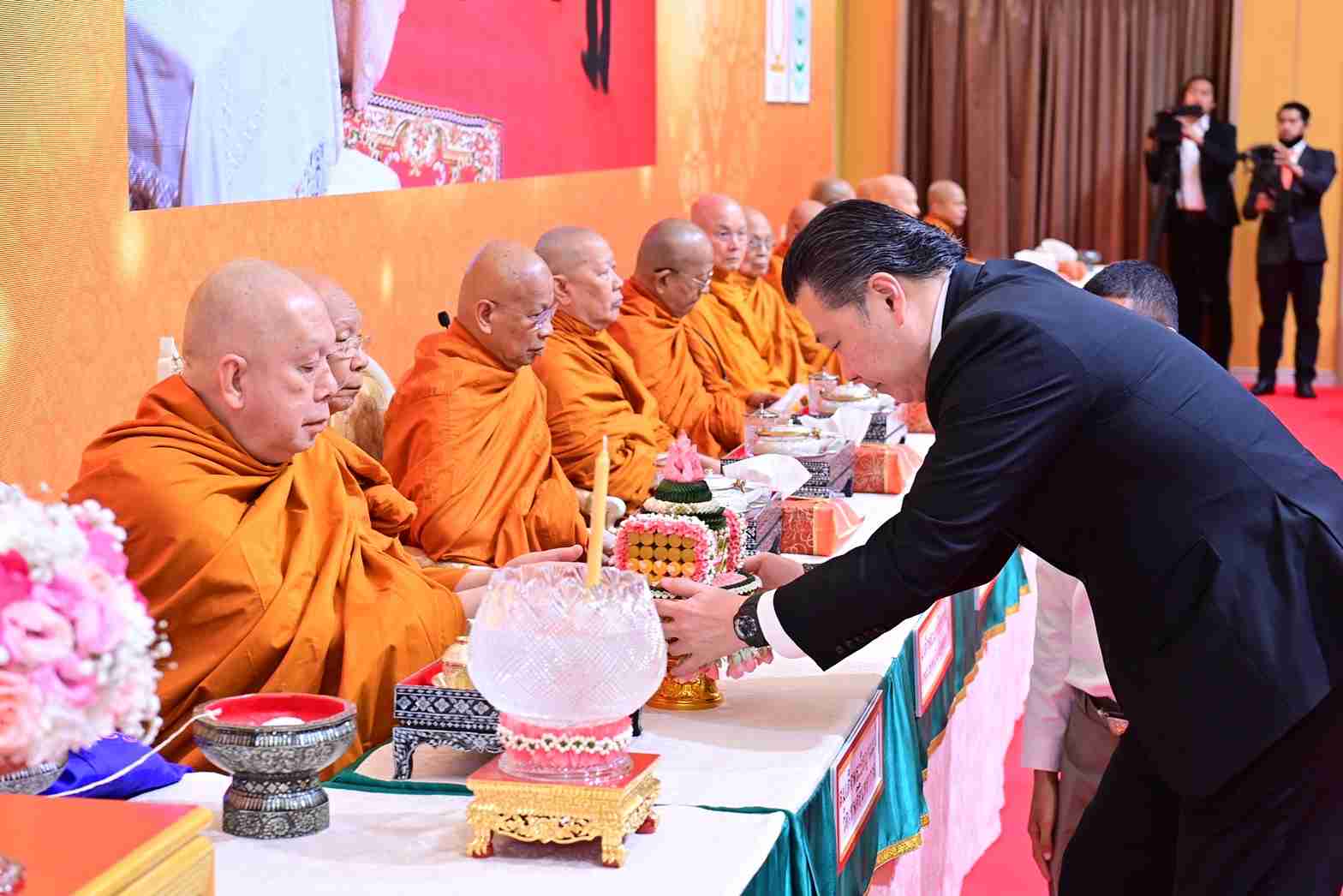 เจียไต๋ – เครือเจริญโภคภัณฑ์ ต้อนรับศักราชใหม่ 2567 จัดพิธีทำบุญตักบาตร และพิธีเจริญพระพุทธมนต์ ฉลองครบรอบ 103 ปี เพื่อความเป็นสิริมงคลในการดำเนินธุรกิจ เจียไต๋ – เครือเจริญโภคภัณฑ์ ต้อนรับศักราชใหม่ 2567 จัดพิธีทำบุญตักบาตร และพิธีเจริญพระพุทธมนต์ ฉลองครบรอบ 103 ปี เพื่อความเป็นสิริมงคลในการดำเนินธุรกิจ