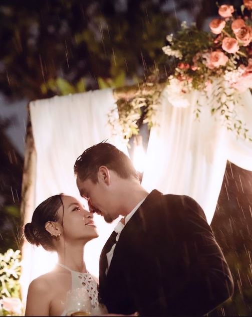 เปิดภาพสุดโรแมนติก อนันดา เอเวอร์ริ่งแฮม คุกเข่าขอแฟนสาว ณัฐ ณิชชา แต่งงาน