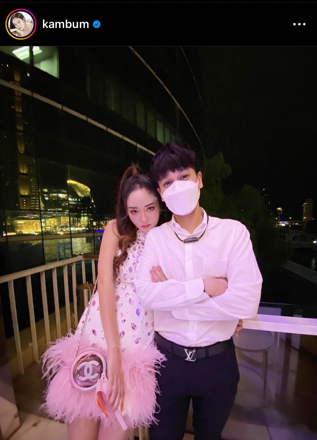 แก้มบุ๋ม เป็นปลื้ม อวดการ์ด พีท กันตกร เขียนให้ครบรอบ 4 ปี