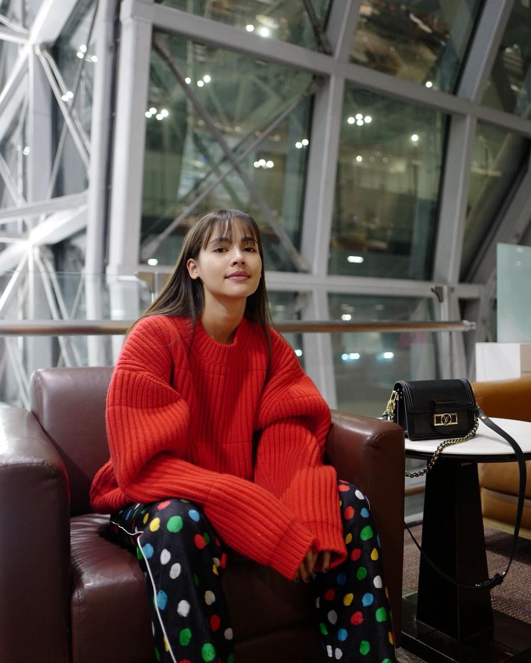 ออร่าคนมีความสุข ญาญ่า อวดแหวนเพชรที่ ณเดชน์ ขอแต่งงาน ในงานอีเว้นท์ (มีคลิป) 