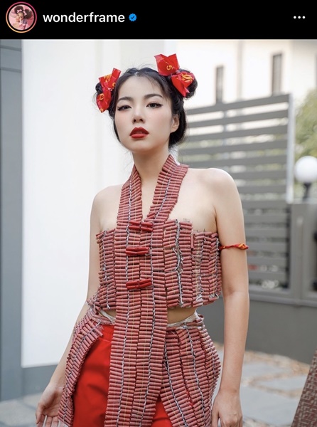 ปังจริง!! วันเดอร์เฟรม เล่นใหญ่ทำชุดกี่เพ้า ด้วยประทัด ต้อนรับตรุษจีน ปังจริง!! วันเดอร์เฟรม เล่นใหญ่ทำชุดกี่เพ้า ด้วยประทัด ต้อนรับตรุษจีน