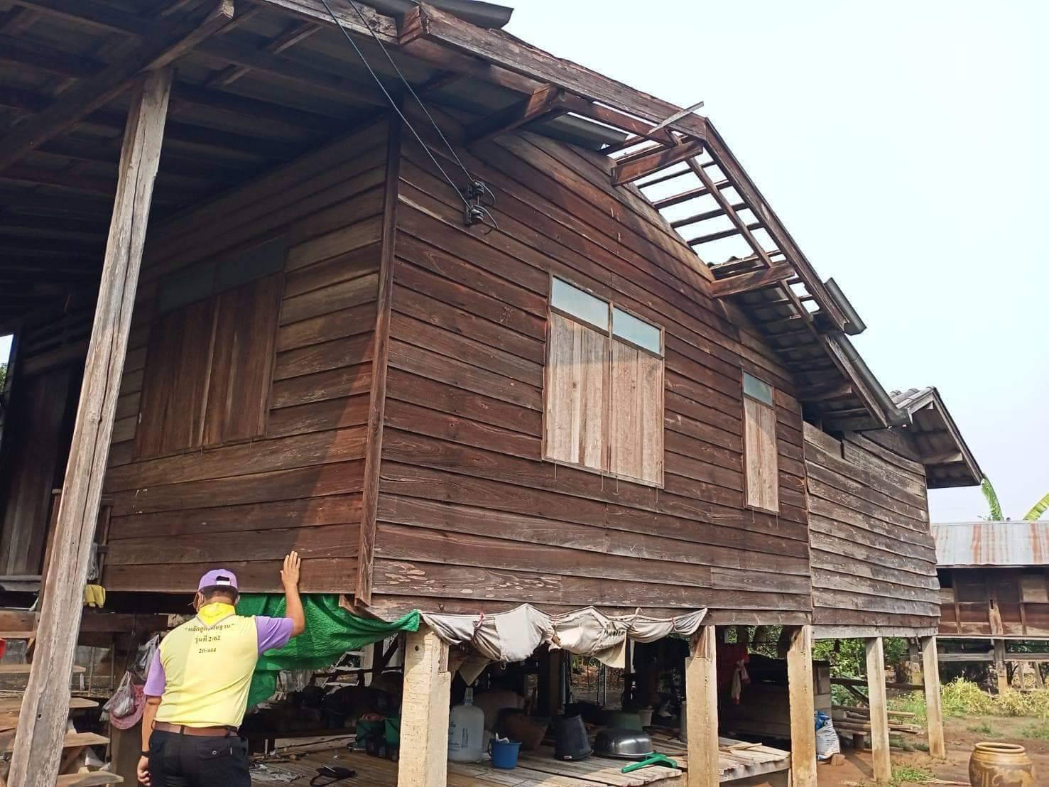 พายุพัดถล่มลำปาง บ้านเรือนเสียหายหนัก 3 อำเภอ พายุพัดถล่มลำปาง บ้านเรือนเสียหายหนัก 3 อำเภอ