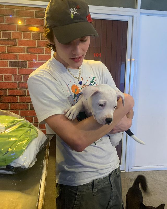 ฮอตไม่ไหว!! 'หลุยส์ พาร์ทริดจ์' พระเอก Enola Holmes ลัดฟ้าเที่ยวทะเลไทย ฮอตไม่ไหว!! 'หลุยส์ พาร์ทริดจ์' พระเอก Enola Holmes ลัดฟ้าเที่ยวทะเลไทย