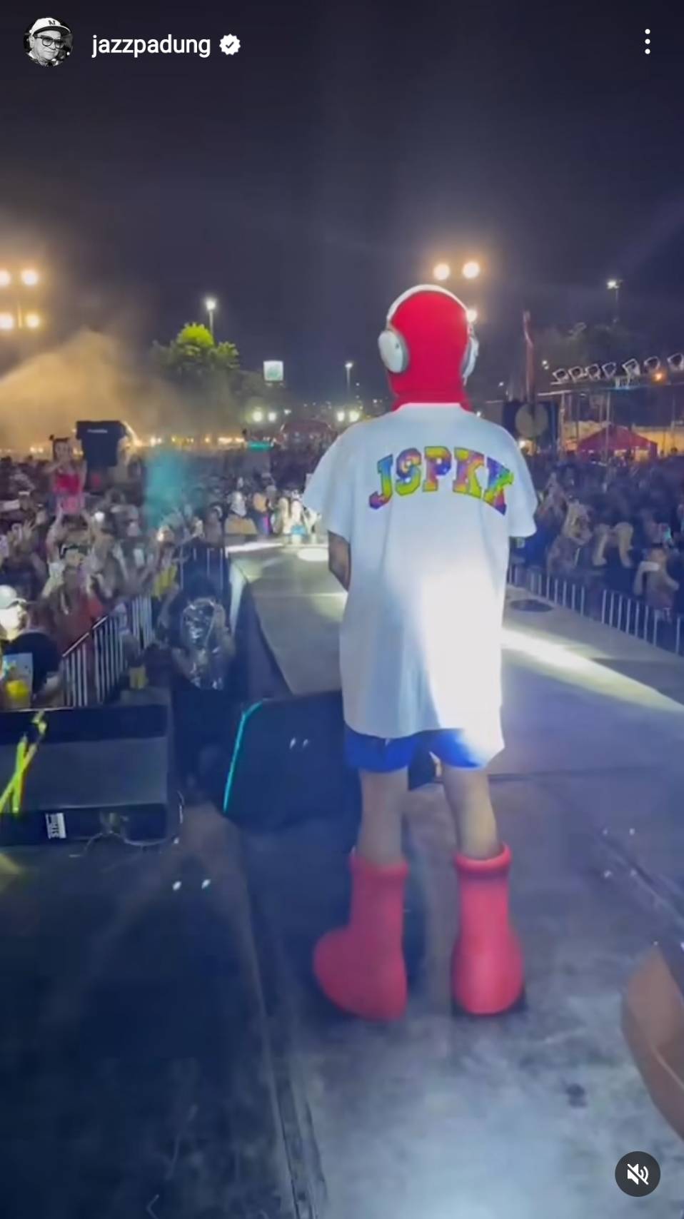 แจ๊ส ชวนชื่น ถูกปาน้ำแข็งใส่ขณะเล่นคอนเสิร์ต ด้าน แจง โพสต์เดือด คนไม่มีจิตสำนึกควรนอนอยู่บ้าน แจ๊ส ชวนชื่น ถูกปาน้ำแข็งใส่ขณะเล่นคอนเสิร์ต ด้าน แจง โพสต์เดือด คนไม่มีจิตสำนึกควรนอนอยู่บ้าน