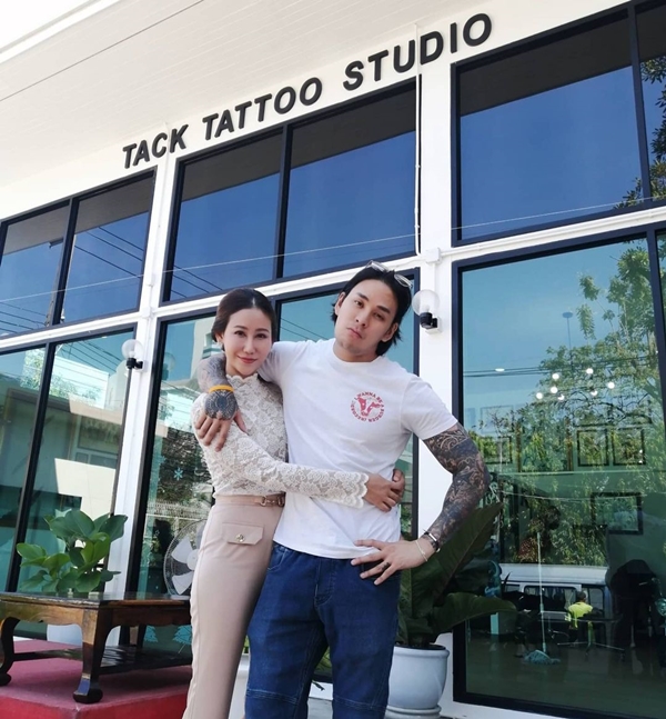 เป๊ก - ธัญญ่า ขนอุปกรณ์ Call center ช่วย 1668 ของกรมการแพทย์