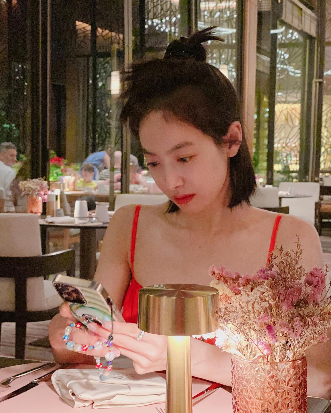 ส่องความสวยเซ็กซี่!! 'วิคตอเรีย ซ่ง' นางเอก 'ลำนำรักเทพสวรรค์' ลัดฟ้าพักผ่อนภูเก็ต