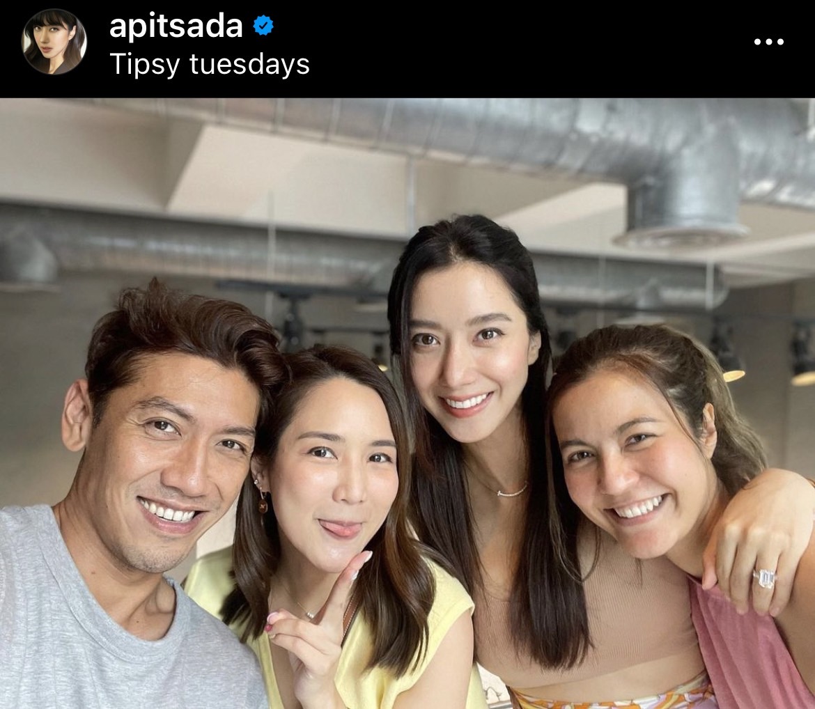 จั๊กจั่น โพสต์ภาพแก๊งเพื่อน ๆ ชาวเน็ตถามหรือกำลังจะมีข่าวดี!! จั๊กจั่น โพสต์ภาพแก๊งเพื่อน ๆ ชาวเน็ตถามหรือกำลังจะมีข่าวดี!!