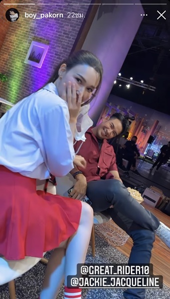 บอย โพสต์ภาพ แจ็คกี้ นั่งคุยกับ เกรท ยิ้มกริ่มมีความสุข... บอย โพสต์ภาพ แจ็คกี้ นั่งคุยกับ เกรท ยิ้มกริ่มมีความสุข...