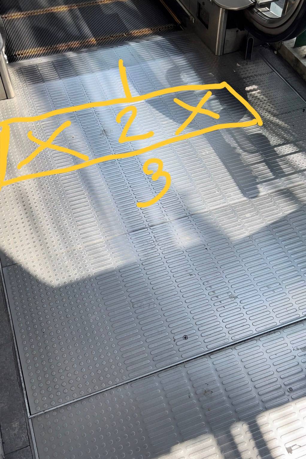 TNN Exclusive : อันตราย ! จริงไหม ? ขึ้น-ลงบันไดเลื่อน ห้ามเหยียบชานพักแผ่นที่ 2 TNN Exclusive : อันตราย ! จริงไหม ? ขึ้น-ลงบันไดเลื่อน ห้ามเหยียบชานพักแผ่นที่ 2