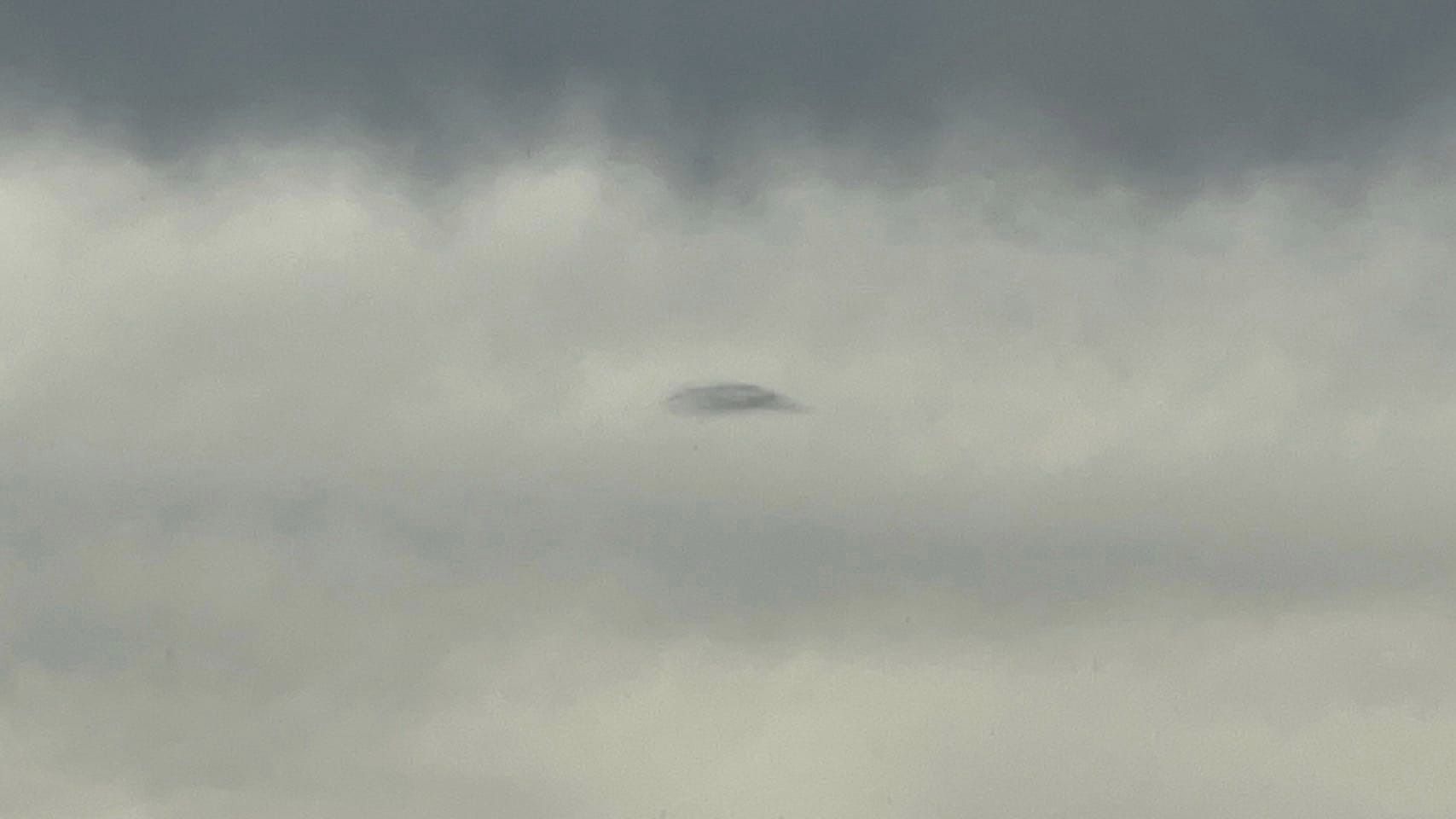 UFO ? ผอ.รพ.สต. ถ่ายวัตถุปริศนา 4 ลำ เหนือท้องฟ้าขอนแก่น ชมคลิปที่นี่ UFO ? ผอ.รพ.สต. ถ่ายวัตถุปริศนา 4 ลำ เหนือท้องฟ้าขอนแก่น ชมคลิปที่นี่