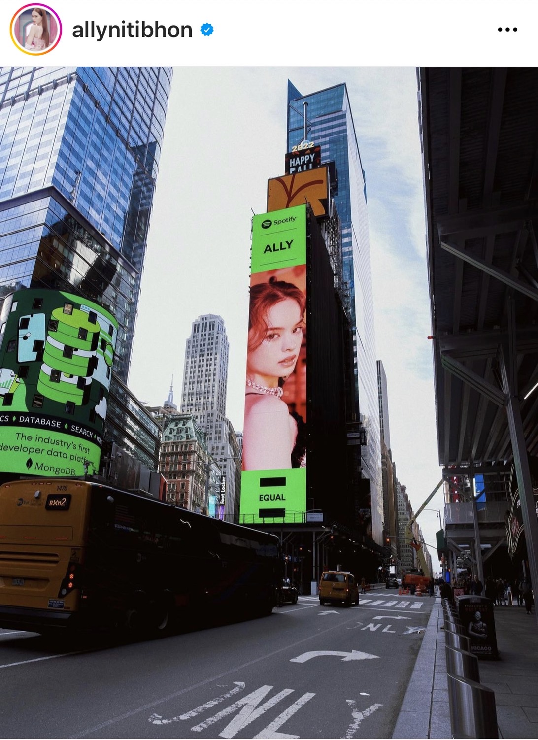 ปังไม่หยุด!! แอลลี่ ขึ้นป้ายบิลบอร์ดยักษ์ ใจกลางไทม์สแควร์ ปังไม่หยุด!! แอลลี่ ขึ้นป้ายบิลบอร์ดยักษ์ ใจกลางไทม์สแควร์