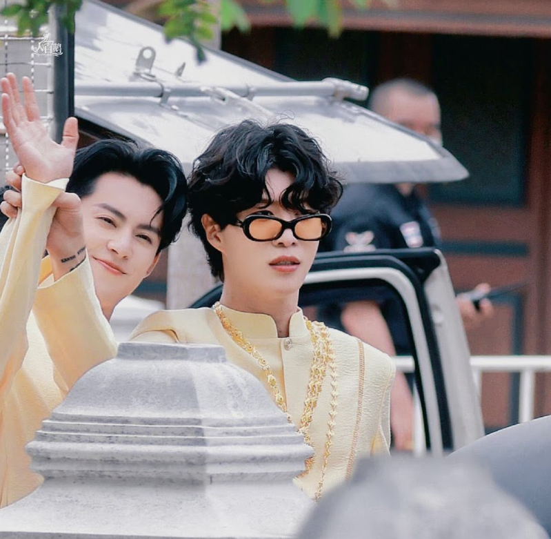 “หวังเฮ่อตี้-แองเจล่าเบบี้” นำทีมซุปตาร์จีนใส่ชุดไทยถ่ายรายการ “Keep Running” ที่เมืองโบราณ (มีคลิป) “หวังเฮ่อตี้-แองเจล่าเบบี้” นำทีมซุปตาร์จีนใส่ชุดไทยถ่ายรายการ “Keep Running” ที่เมืองโบราณ (มีคลิป)