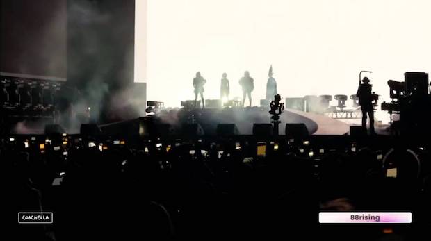 สุดเซอร์ไพรส์!! ‘ซีแอล’ พาวง 2NE1 รียูเนียนบนเวที Coachella (มีคลิป) สุดเซอร์ไพรส์!! ‘ซีแอล’ พาวง 2NE1 รียูเนียนบนเวที Coachella (มีคลิป)