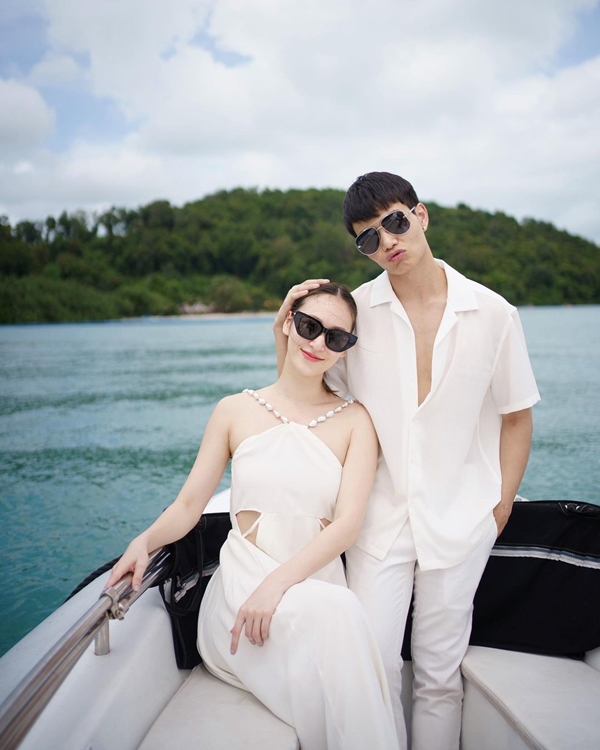 ทับทิม เดอะเฟซ ตอบแล้ว!! หลังโดนถามความสัมพันธ์แฟนหนุ่มกับ กวาง เดอะเฟซ ทับทิม เดอะเฟซ ตอบแล้ว!! หลังโดนถามความสัมพันธ์แฟนหนุ่มกับ กวาง เดอะเฟซ