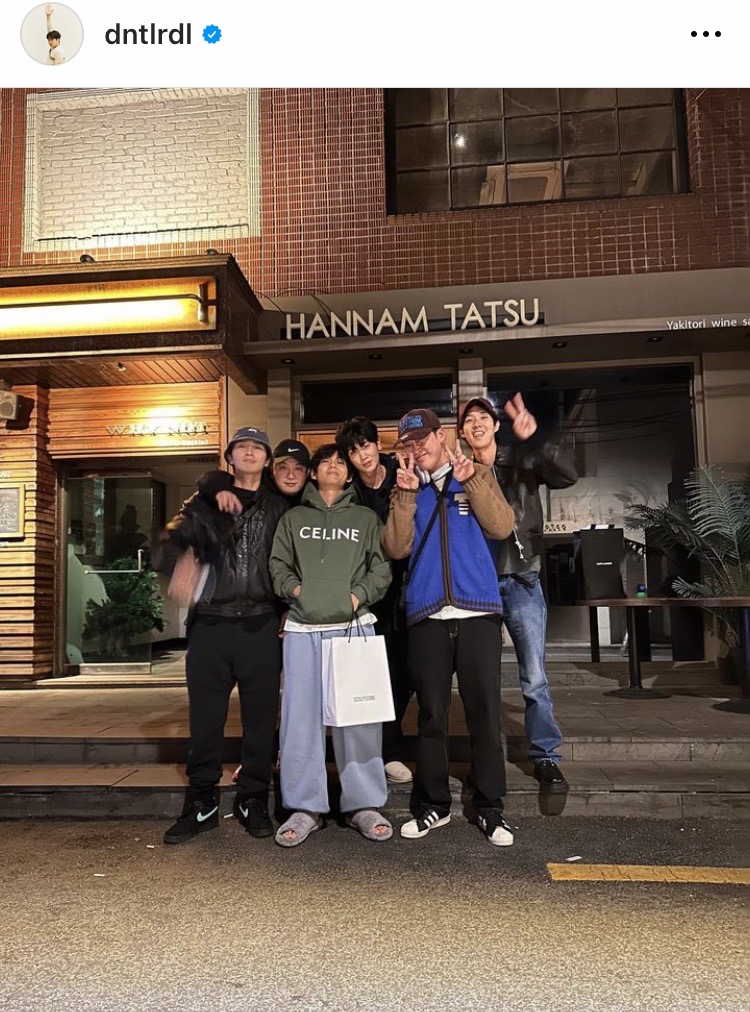 แกงค์หล่อรวมตัว!! ‘วี BTS - พัคซอจุน’ นำทัพ Wooga Fam ฉลองวันเกิด ‘ชเวอูชิก’ แกงค์หล่อรวมตัว!! ‘วี BTS - พัคซอจุน’ นำทัพ Wooga Fam ฉลองวันเกิด ‘ชเวอูชิก’