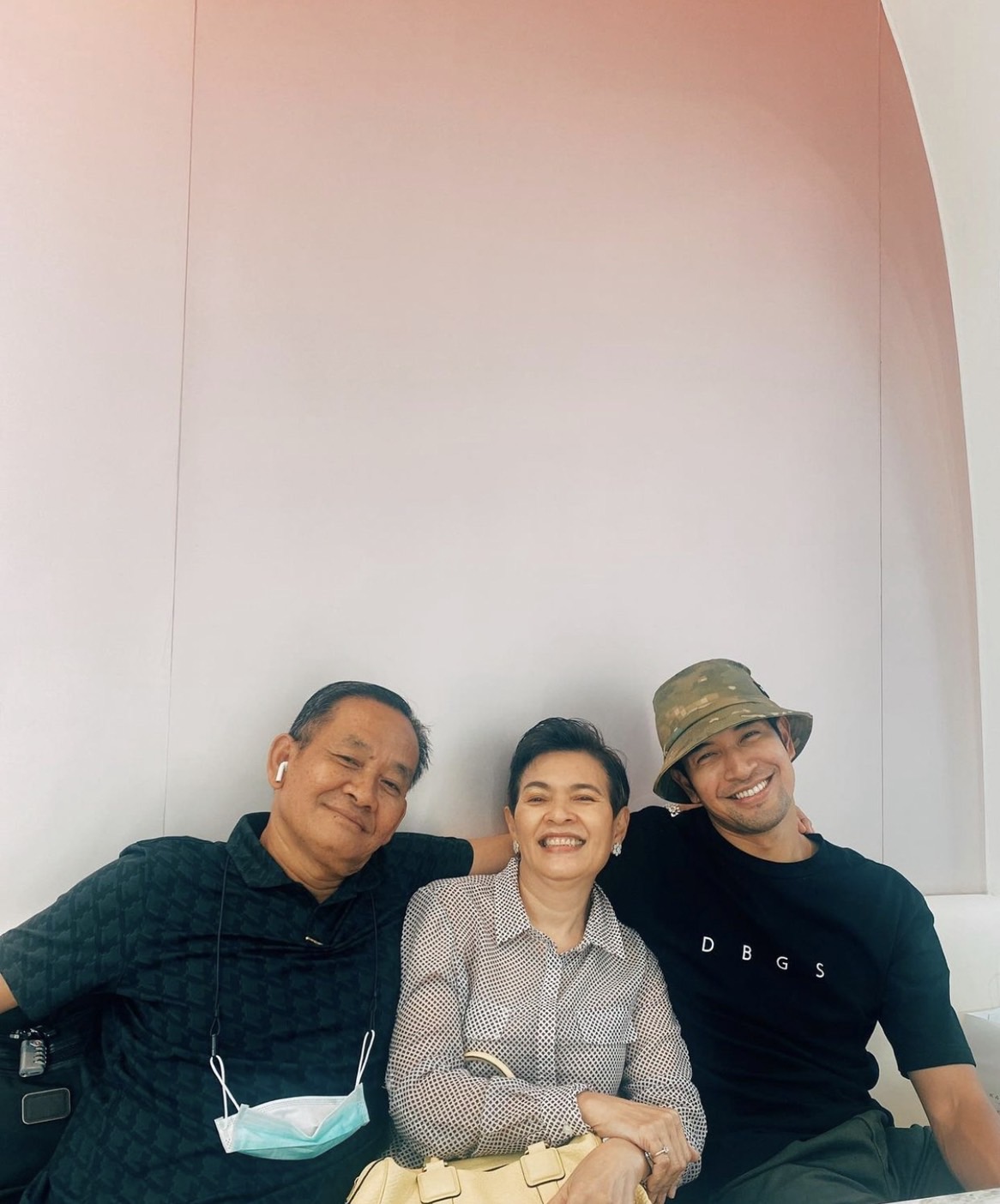 เกรท วรินทร คอมเมนต์ด่วน!! แม่เปิดรับสมัครลูกสะใภ้ พร้อมเปย์ทอง 40 บาท!! เกรท วรินทร คอมเมนต์ด่วน!! แม่เปิดรับสมัครลูกสะใภ้ พร้อมเปย์ทอง 40 บาท!!