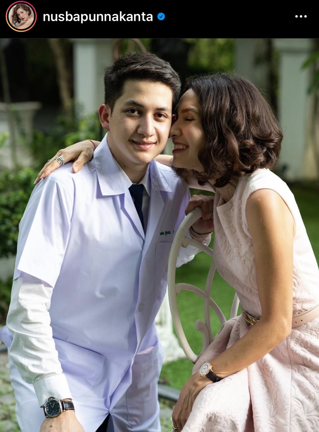 นุสบา สุดภาคภูมิใจ ลูกชาย รับเสื้อกาวน์ นุสบา สุดภาคภูมิใจ ลูกชาย รับเสื้อกาวน์