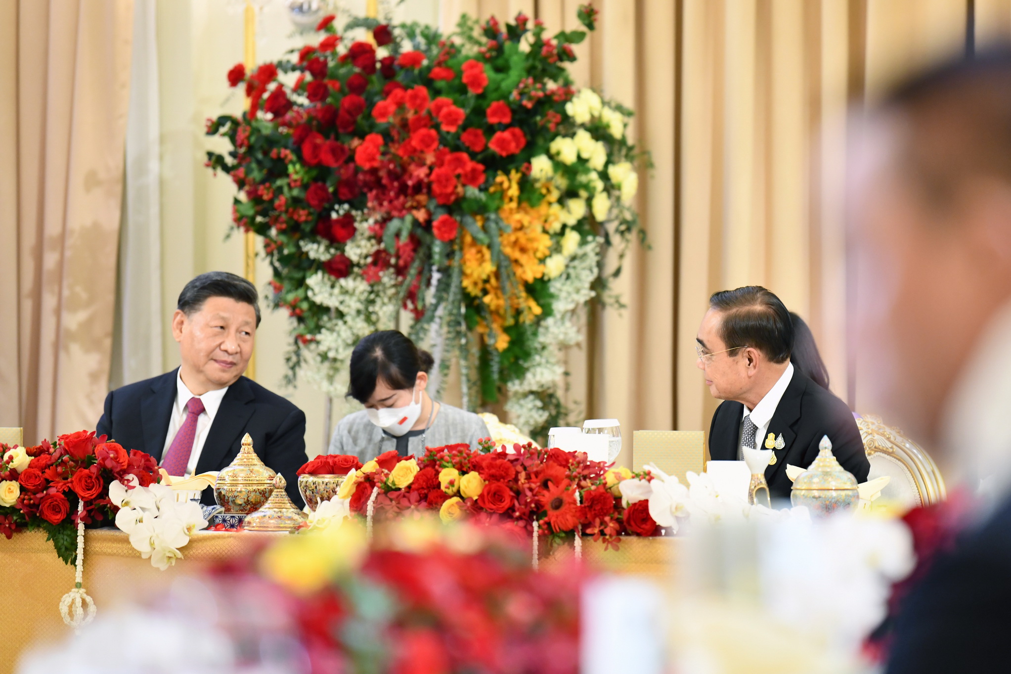 ประมวลภาพ นายกฯ เลี้ยงอาการกลางวัน สี จิ้นผิง และภริยา