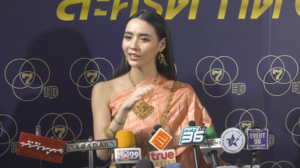 “มุกดา” ดีใจหลัง “ตะวันฉาย” ชื่นชอบ ลั่น! จิ้นกันเฉยๆก็พอ   (มีคลิป)