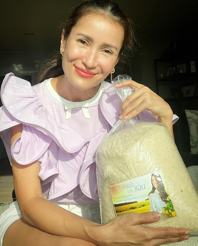 แอน ทองประสม ช่วยกระดูกสันหลังของชาติ เหมาข้าวสาร 2 ตัน ลั่นไม่อยากเห็นชาวนาขาดทุนอีกต่อไป