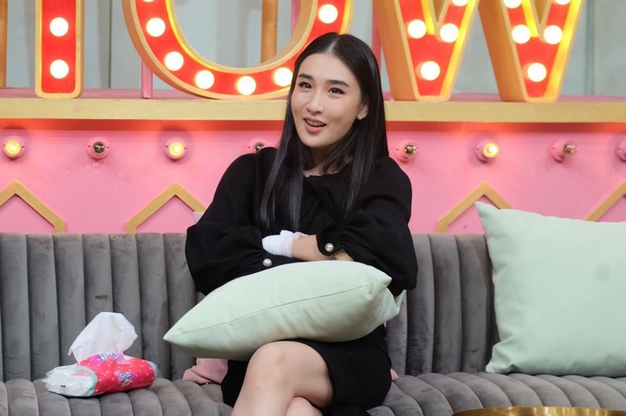  กระติ๊บ ชวัลกร เล่าโมเมนต์ความรักแฟนหนุ่มนอกวงการ 10 ปีไม่มีเบื่อ!!