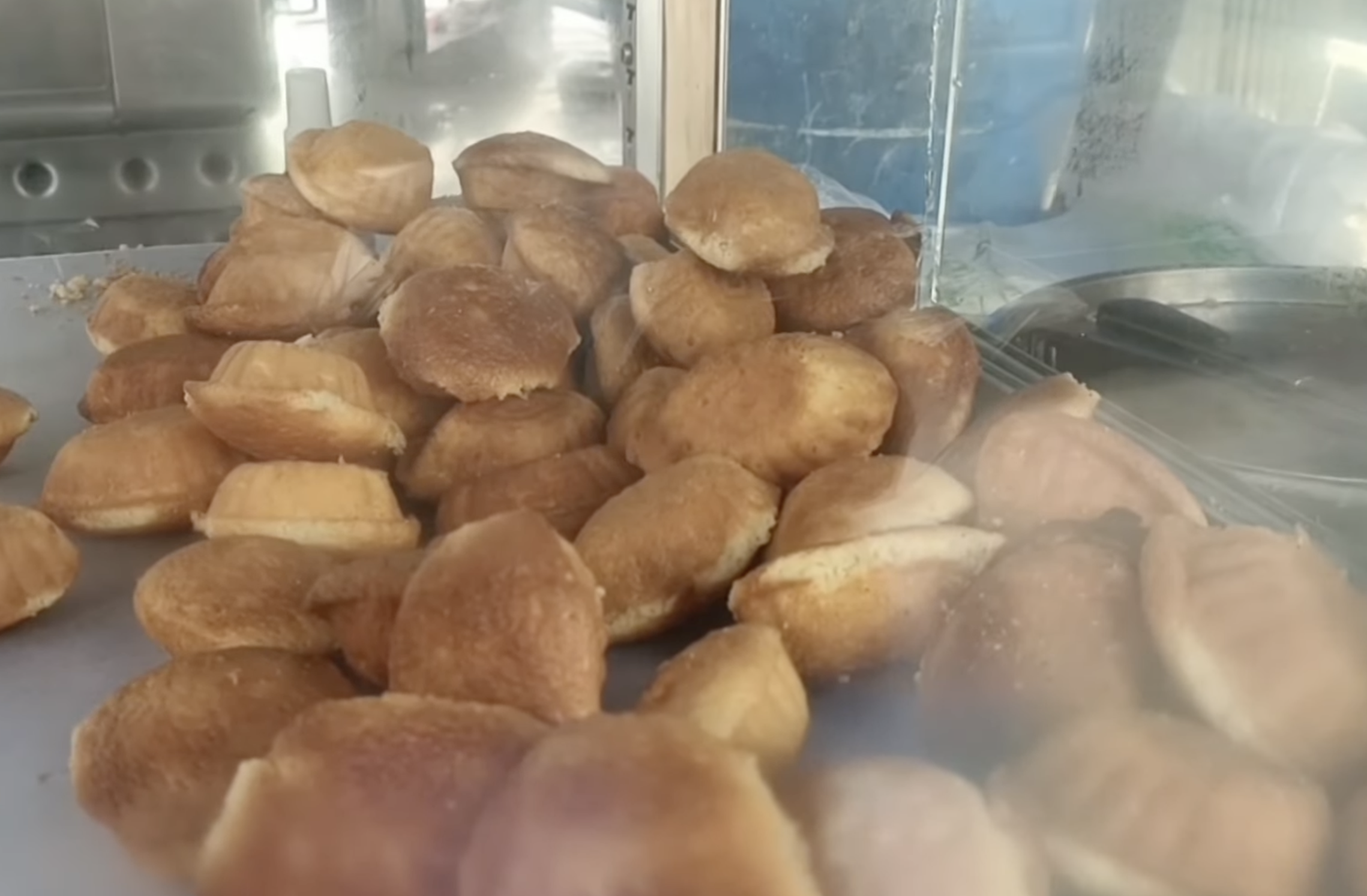 ขนมไข่เจ๊ละม้าย ของฝากขึ้นชื่อแห่งปากน้ำโพธิ์