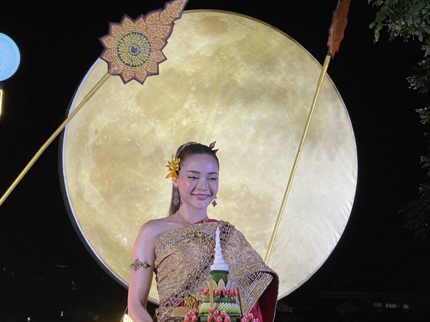 ปุ๊กลุก สวยสะกดในลุคนางนพมาศ ร่วมงานลอยกระทง ปุ๊กลุก สวยสะกดในลุคนางนพมาศ ร่วมงานลอยกระทง