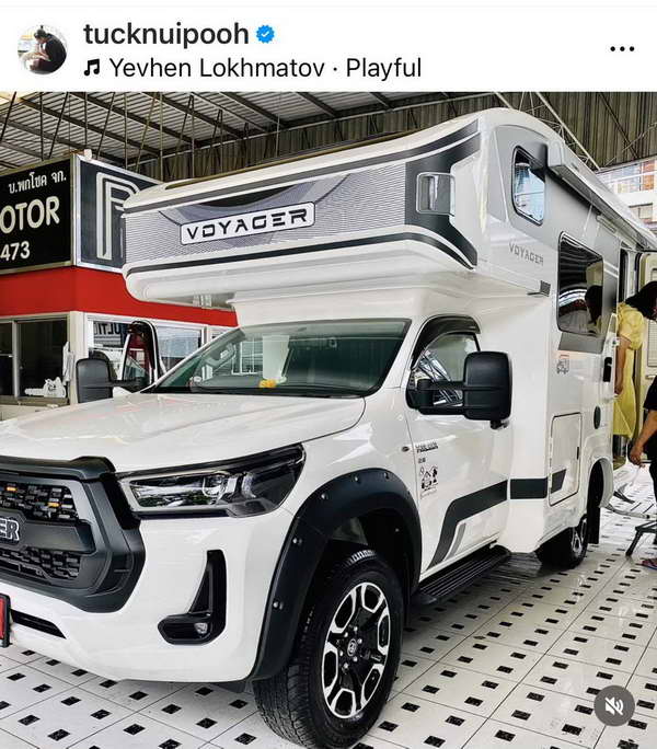 รถบ้าน ป้ายแดง! ตั๊ก ศิริพร พร้อมพาครอบครัวออกทัวร์ ถอยรถใหม่ทะเบียนสวย รถบ้าน ป้ายแดง! ตั๊ก ศิริพร พร้อมพาครอบครัวออกทัวร์ ถอยรถใหม่ทะเบียนสวย