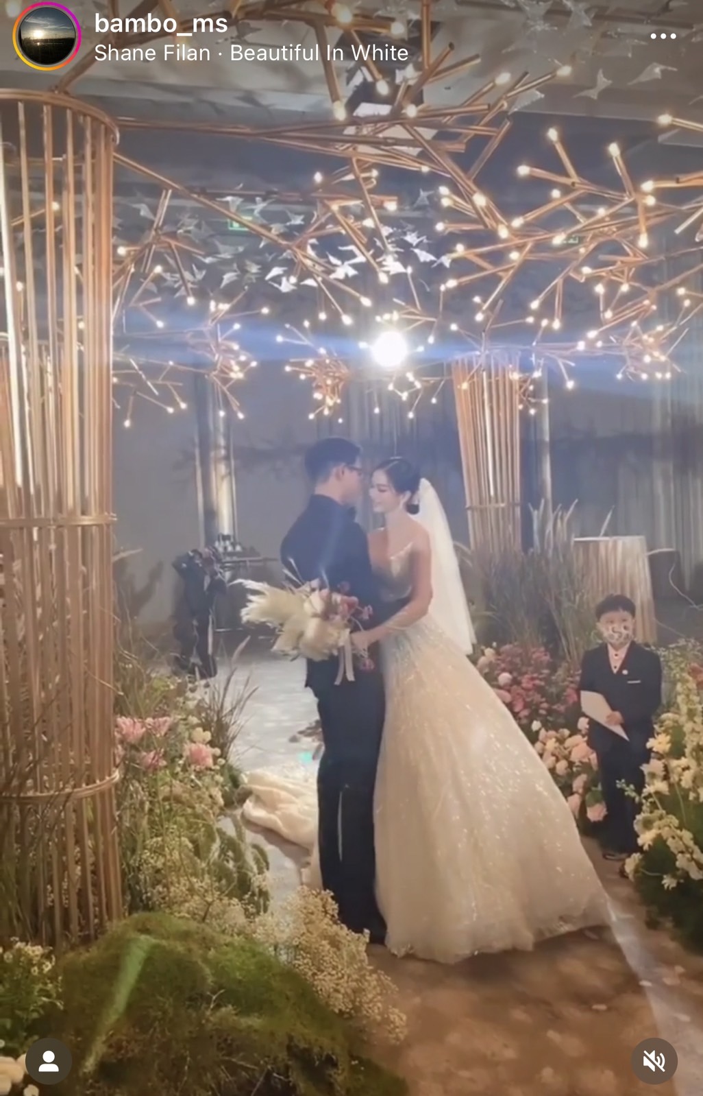 ควงคู่โชว์เต้นรำ เปิดชุดที่ 2 เวียร์-วิกกี้ ส่องความหรูหราสุดอลังการ