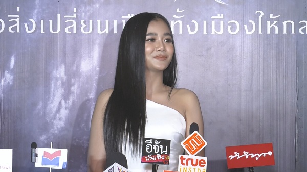 “ลำไย ไหทองคำ” ดึง “ต้าวหยอง” เล่นMV. ตะลึง ยังไม่คิดเรื่องแต่ง “ปุ้ย L.กฮ” (มีคลิป) “ลำไย ไหทองคำ” ดึง “ต้าวหยอง” เล่นMV. ตะลึง ยังไม่คิดเรื่องแต่ง “ปุ้ย L.กฮ” (มีคลิป)