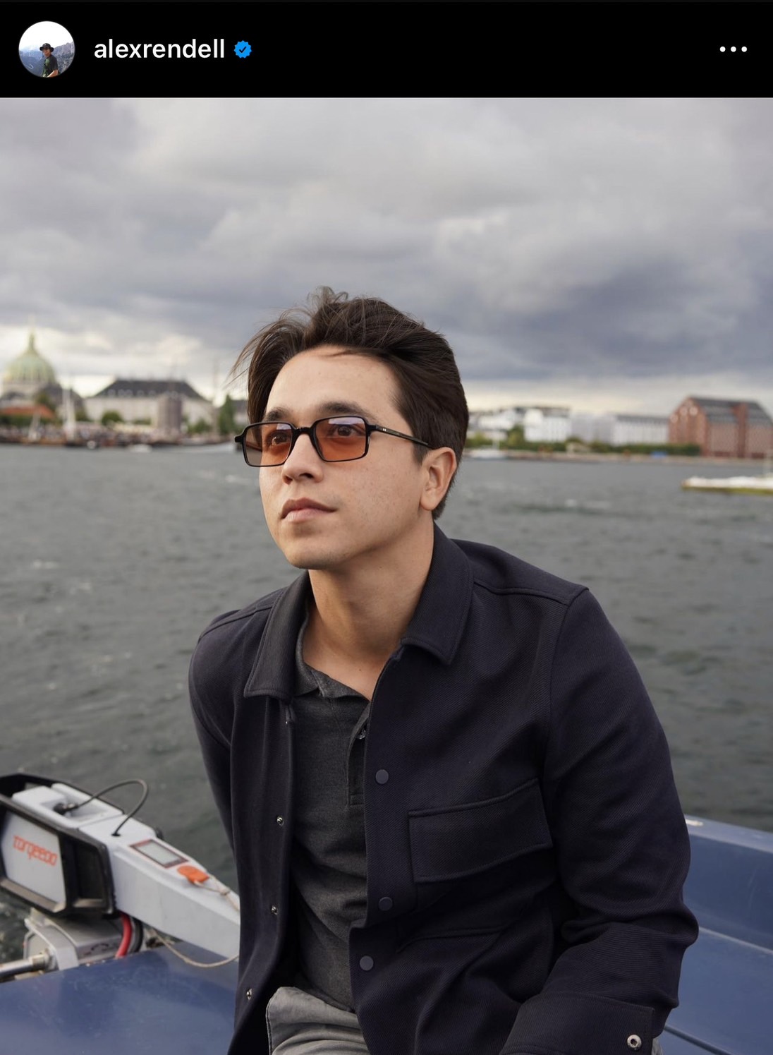 มิตรภาพยังคงอยู่ เต้ย จรินทร์พร โพสต์ภาพคู่ อเล็กซ์ ฉลองจบปริญญาโทของทั้งคู่
