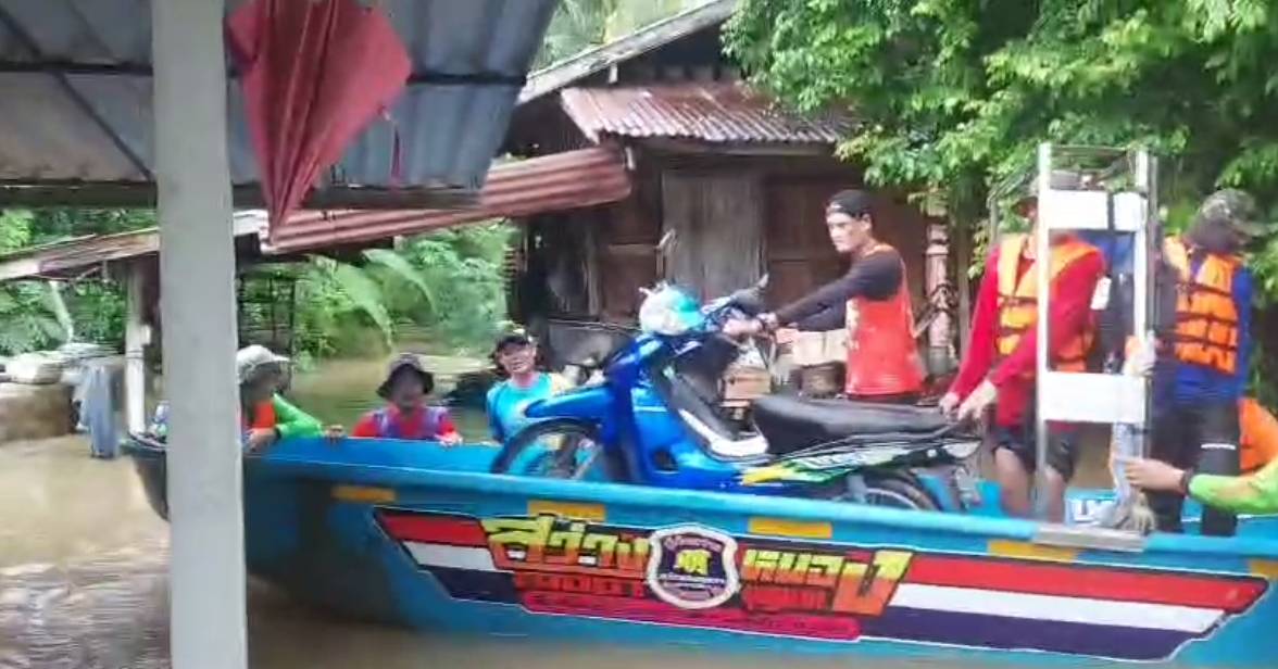 โคราชอ่วม! ลำน้ำมาศทะลักท่วม สูงกว่า 2 เมตร ชาวบ้านติดเกาะ-เร่งช่วยเหลือด่วน