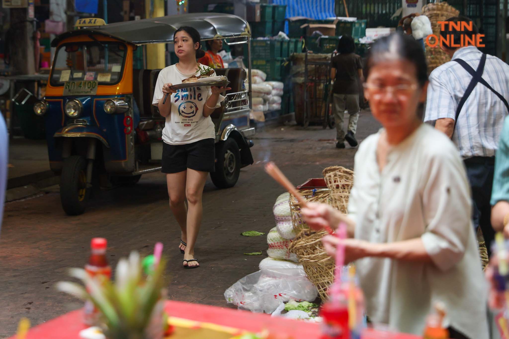 เริ่มไหว้แต่เช้า “วันสารทจีน” ชาวไทยเชื้อสายจีนไหว้สิ่งศักดิ์สิทธิ์ประจำตลาด เริ่มไหว้แต่เช้า “วันสารทจีน” ชาวไทยเชื้อสายจีนไหว้สิ่งศักดิ์สิทธิ์ประจำตลาด
