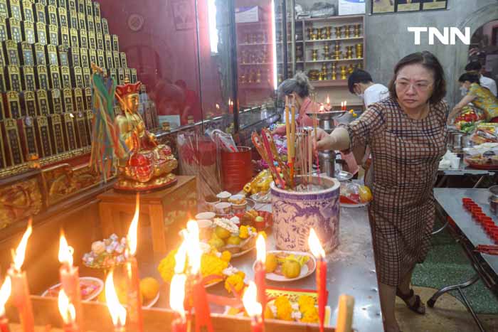 ชาวไทยเชื้อสายจีน ไหว้บรรพบุรุษเนื่องในวันตรุษจีนที่ตลาดน้อย