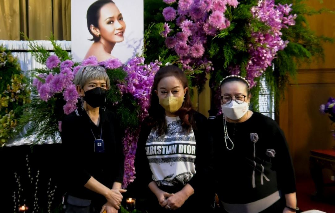 “จิ๊ก เนาวรัตน์” แต่งหน้าให้ “ลินดา” เป็นครั้งสุดท้าย “จิ๊ก เนาวรัตน์” แต่งหน้าให้ “ลินดา” เป็นครั้งสุดท้าย