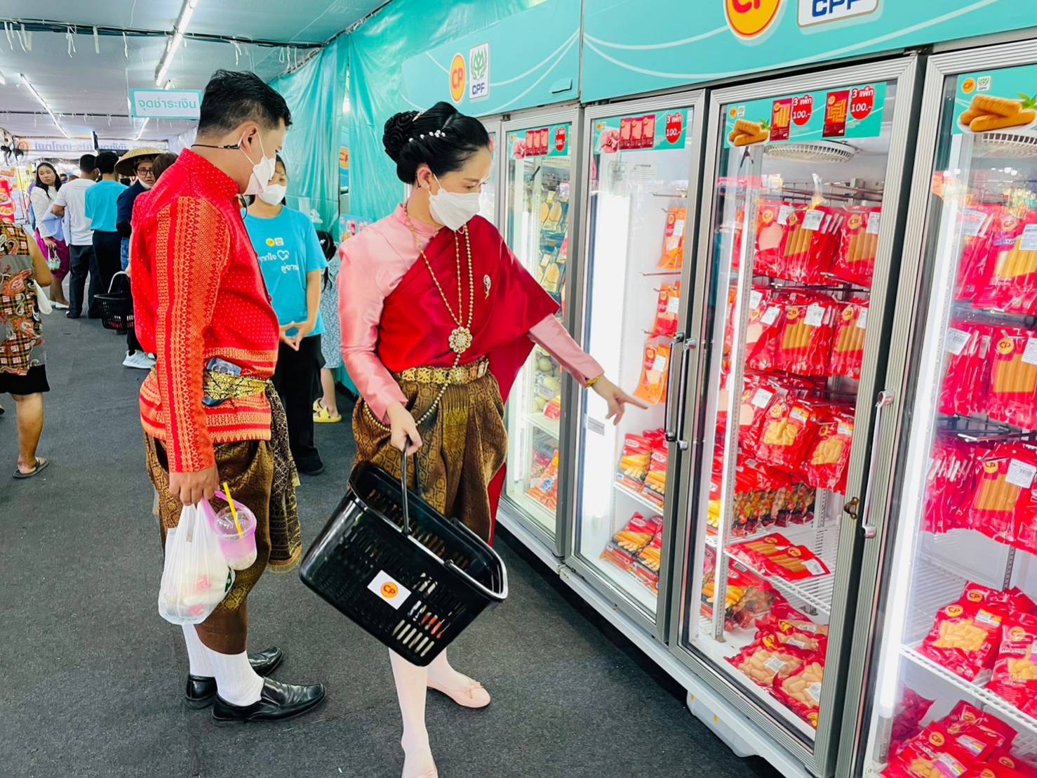 CPF จัดเต็ม! ยกขบวนอาหารอร่อย ลดค่าครองชีพประชาชน งานตราดรำลึก ครบรอบ 117 ปี CPF จัดเต็ม! ยกขบวนอาหารอร่อย ลดค่าครองชีพประชาชน งานตราดรำลึก ครบรอบ 117 ปี