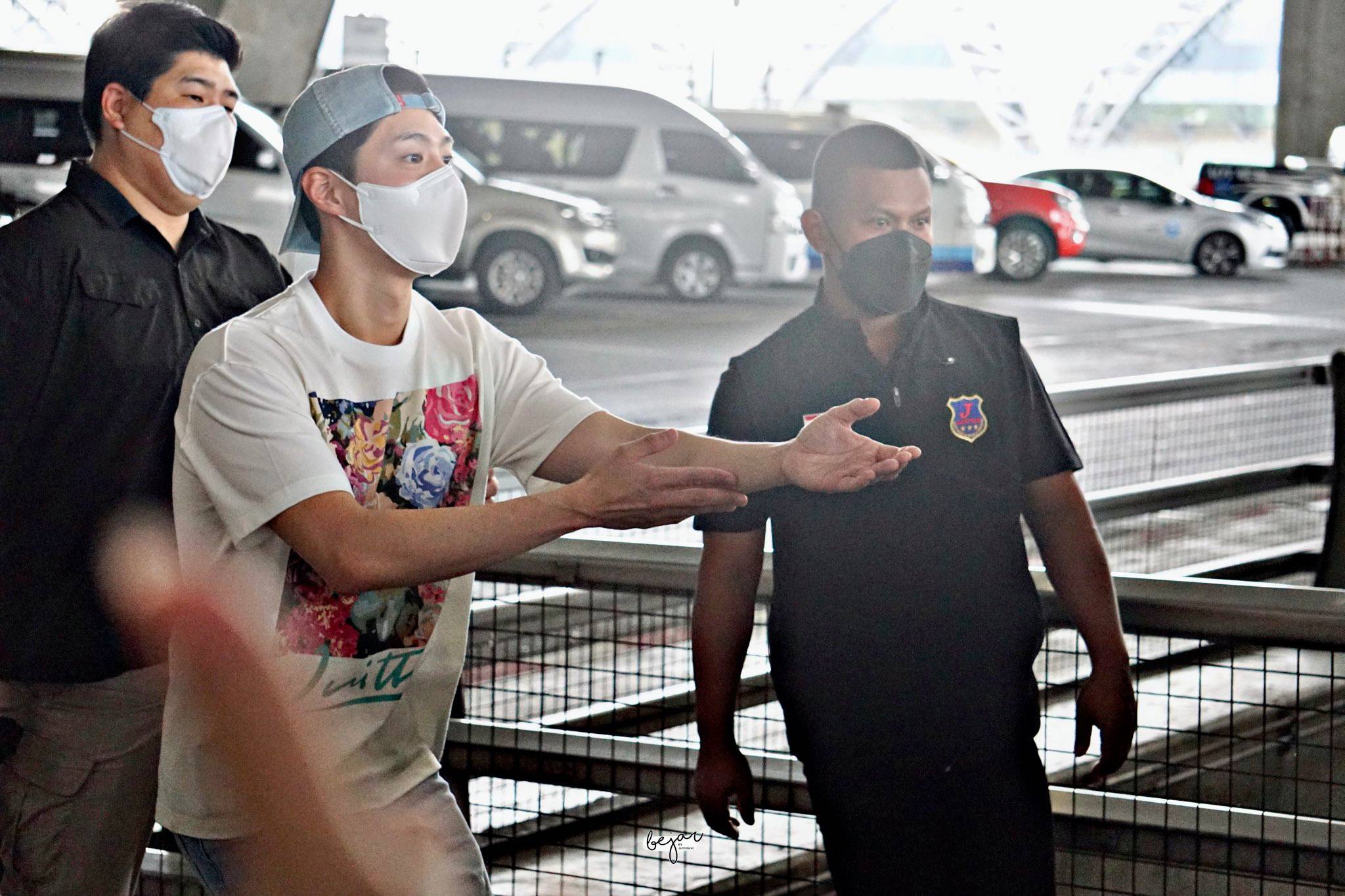 พัคโบกอม ถึงไทยแล้ว แฟนๆแห่ต้อนรับแน่นสนามบิน! พัคโบกอม ถึงไทยแล้ว แฟนๆแห่ต้อนรับแน่นสนามบิน!