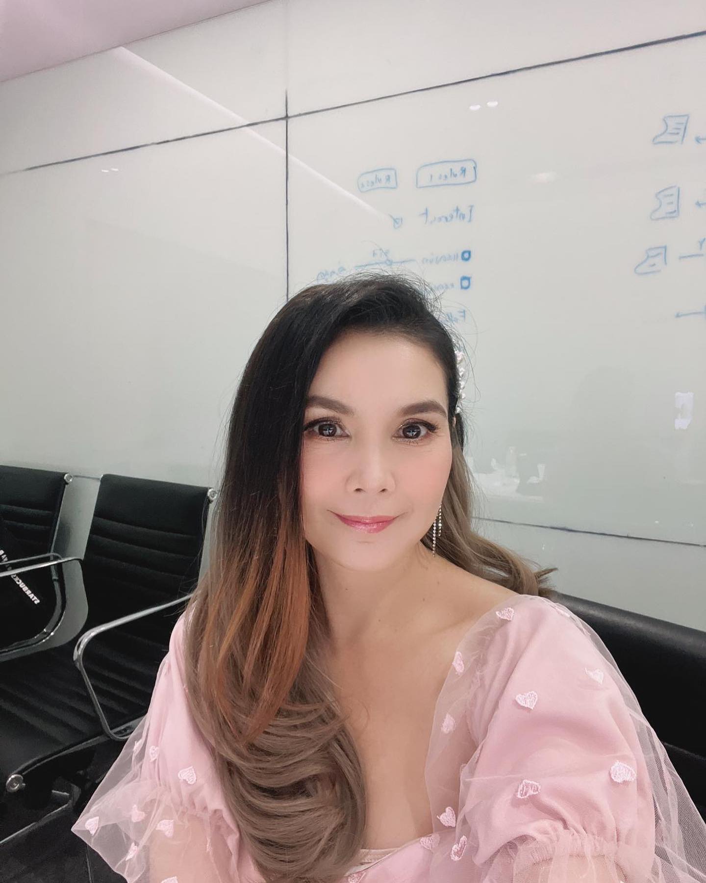 เบิ้ล ปทุมราช ทำพิธีลงนะหน้าทอง / ฝน ร้องไห้กลางพิธีบวงสรวง (มีคลิป)