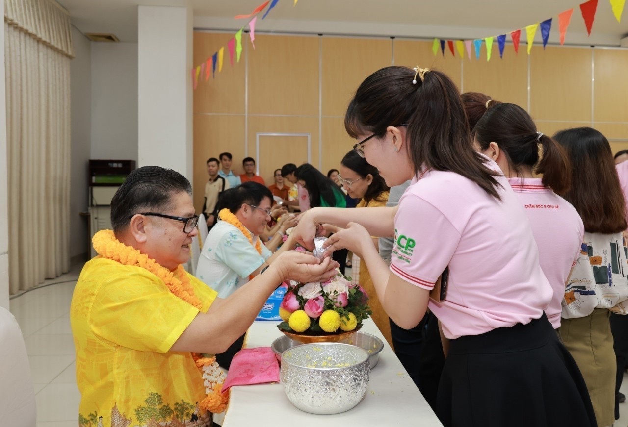 'ซี.พี.เวียดนาม' ร้อยเรียงใจ สืบสานประเพณีสงกรานต์ 2566