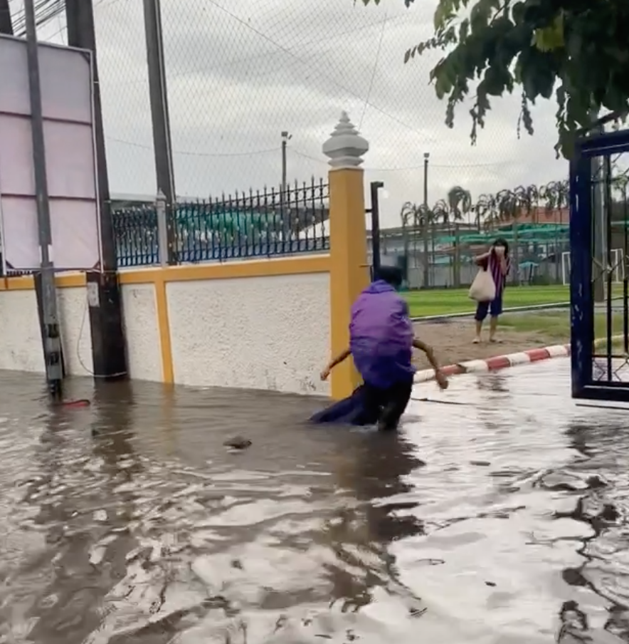 เปิดใจ ‘น้องบาส’หนุ่มฮีโร่ช่วยนร.อุดรฯถูกไฟดูด-ผู้ว่าฯรุดเยี่ยมมอบรางวัล