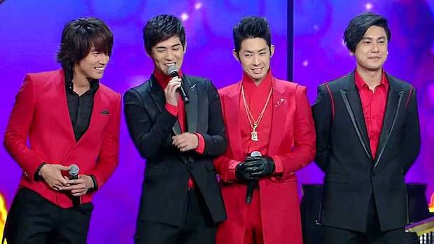 แห่แชร์ภาพเปรียบเทียบ!! ‘เจอร์รี่ F4’ แต่งย้อนวัย 21 ปีกลับไปเป็น ‘เต้าหมิงซื่อ’ (มีคลิป) แห่แชร์ภาพเปรียบเทียบ!! ‘เจอร์รี่ F4’ แต่งย้อนวัย 21 ปีกลับไปเป็น ‘เต้าหมิงซื่อ’ (มีคลิป)