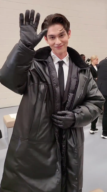 ‘ไบร์ท วชิรวิชญ์’ กระทบไหล่นางเอก Bridgerton 2 ที่ลอนดอนแฟชั่นวีค (มีคลิป)