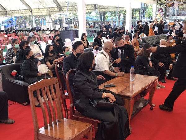 บรรยากาศพิธีพระราชทานน้ำหลวงอาบศพ ไวพจน์ เพชรสุพรรณ บรรยากาศพิธีพระราชทานน้ำหลวงอาบศพ ไวพจน์ เพชรสุพรรณ