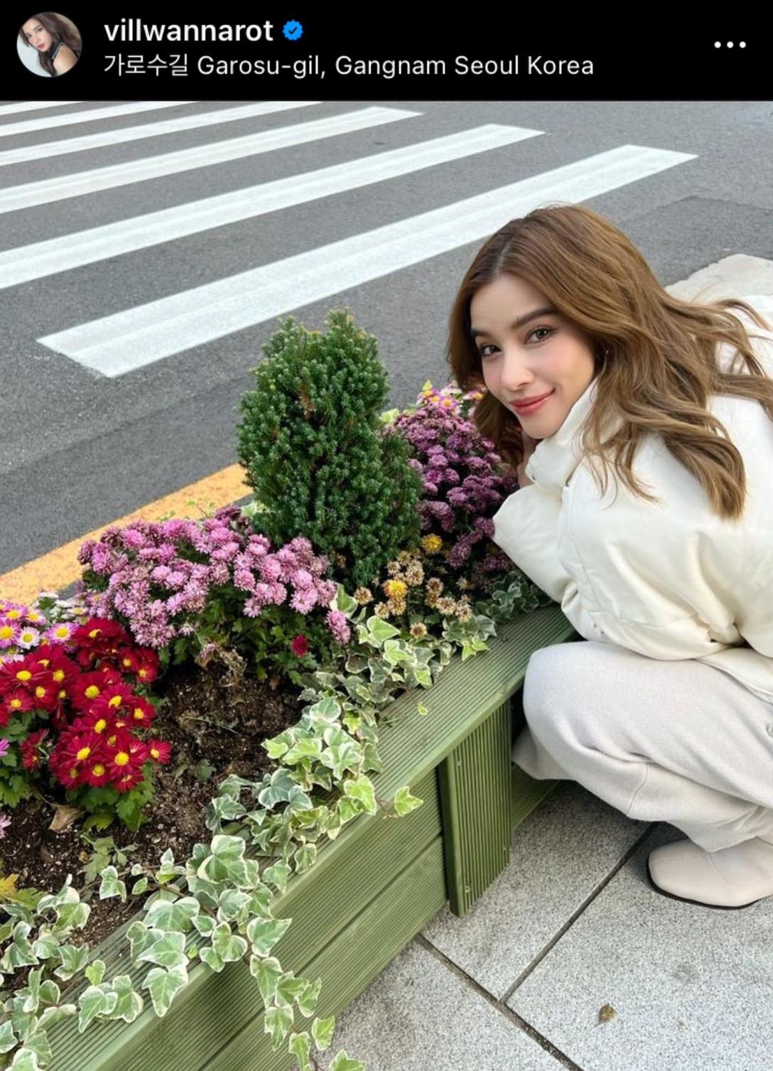 วิว วรรณรท ร่วมวางดอกไม้ ไว้อาลัยเหตุโศกนาฏกรรมที่อิแทวอน วิว วรรณรท ร่วมวางดอกไม้ ไว้อาลัยเหตุโศกนาฏกรรมที่อิแทวอน