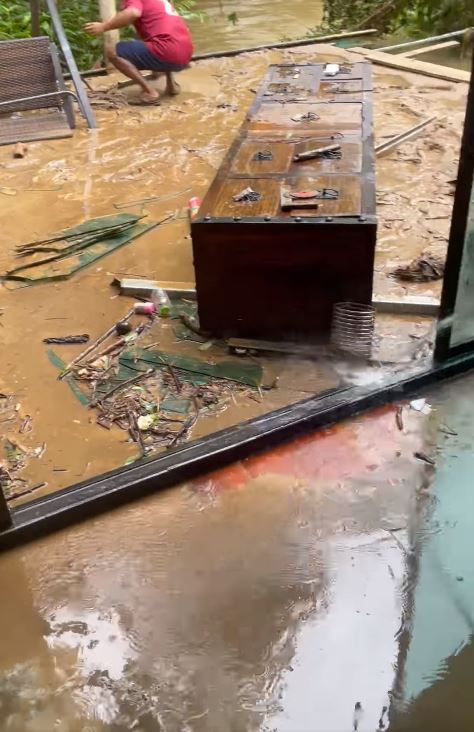 เผยนาทีระทึก!! เอกชัย ศรีวิชัย ถูกน้ำป่าซัด น้ำท่วมบ้านเกือบมิดหลัง เสียหายหนัก