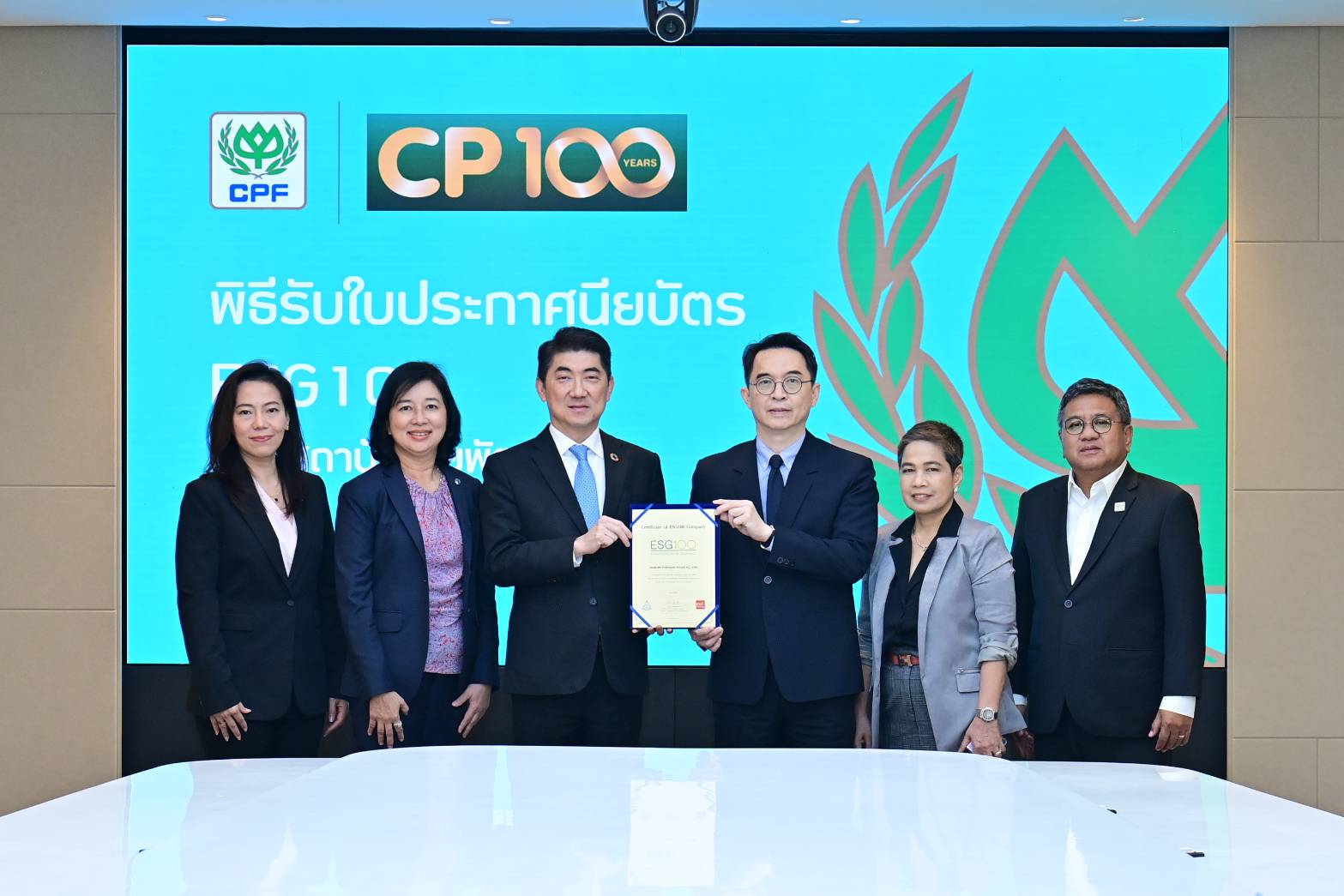 CPF ดำเนินธุรกิจโดดเด่นด้านสิ่งแวดล้อม สังคม และธรรมาภิบาล  รับรางวัล ESG100 เป็นปีที่ 7