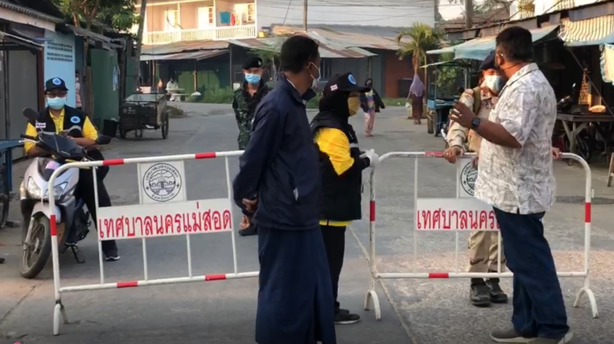 ตากปิดทางเข้า-ออก ชุมชนอิสลาม หลังพบคนติดโควิด-19
