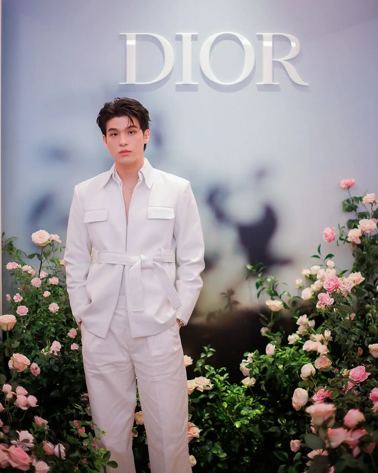 คัมแบคกร้าวใจ..สกาย ลุคค์ใหม่หล่อล่ำ  อ้อนฝากหนัง OMG รักจังวะผิดจังหวะ (มีคลิป) 